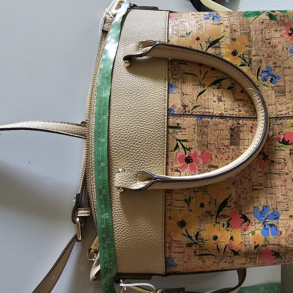 A new bag with tags floral design, kind beige color, - Picture 6 of 10